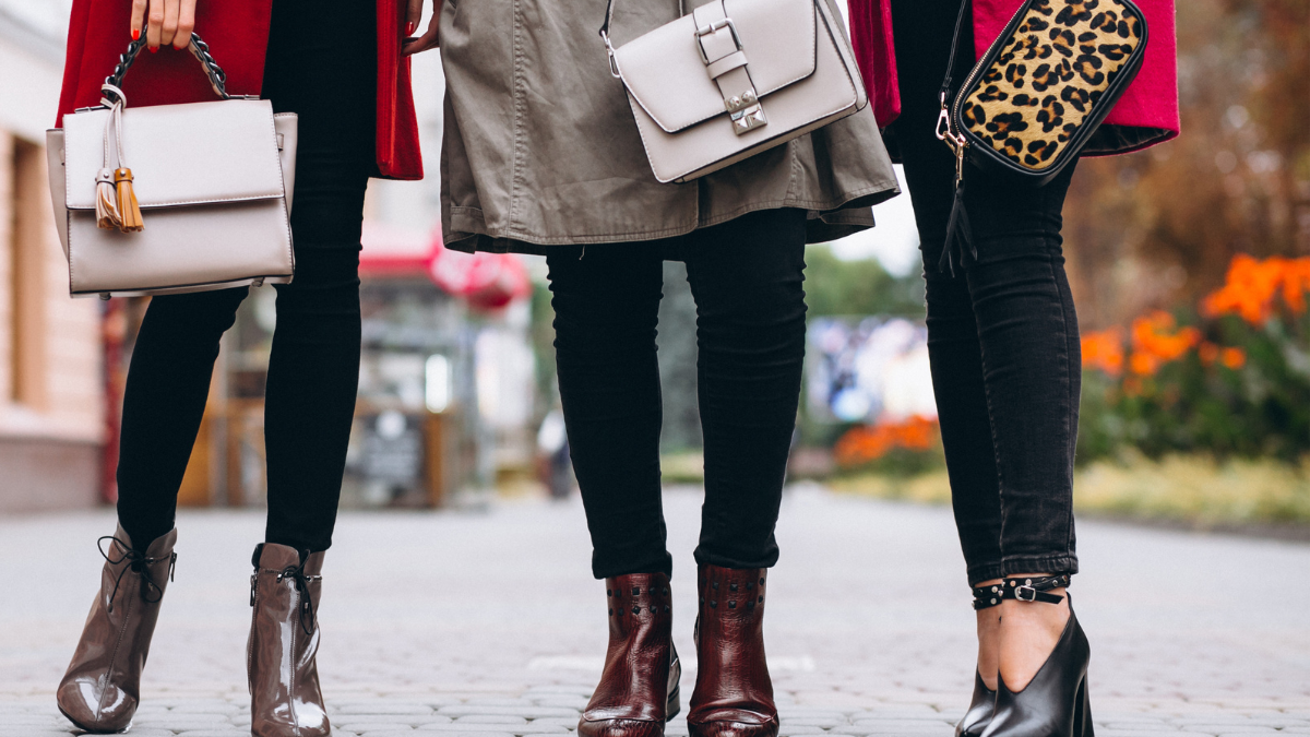 How to Dress for a Night Out with Gucci’s Statement Clutches?